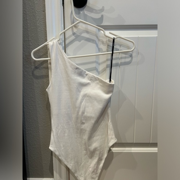 Forever 21 Women’s White Bodysuit With Cut Out - Picture 2 of 3